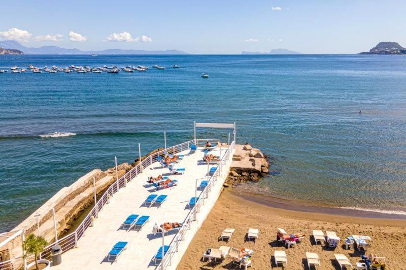 Casa Vacanze Alma B&B Grazioso Appartamento Sul Lungomare Di Pozzuoli A 300Mt Dal Centro E Dal Rione Terra By Movery Extérieur photo